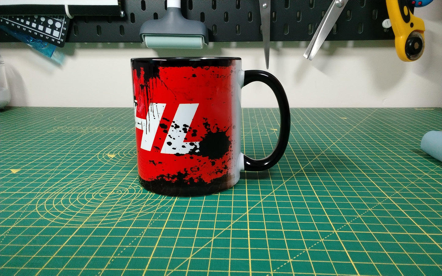 Stihl -Inspired Grunge Style Ceramic Mug – Black Interior – 11oz Coffee Cup Gift